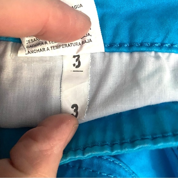 Riders By Lee Pants Women’s 16M Bright Blue Capri Mid Rise Casual Comfort - Picture 6 of 9